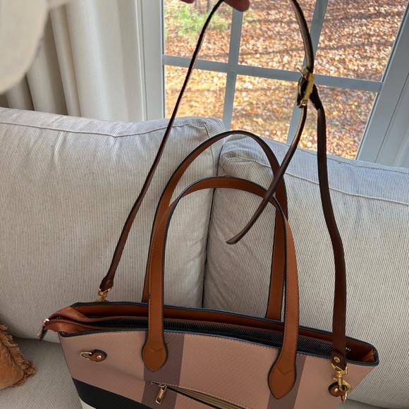 British plaid vinyl structured purse w/ shoulder strap - Picture 3 of 16